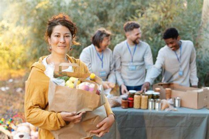 What are the benefits of doing charity work?